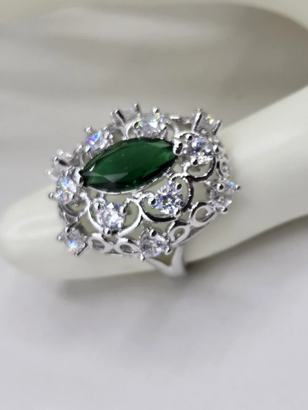 Swarovski Crystal Elements Silver Statement Ring Emerald Green Size 8 Marquise